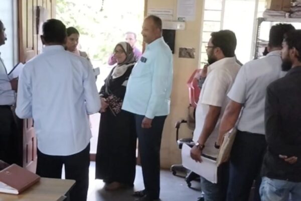 ಈ-ಆಸ್ತಿ ಹಗರಣ: “ಅವರದು ಆಸ್ತಿ ಅಲ್ಲ, ಆದರೂ ಅವರ ಕೈಯಲ್ಲಿ ಕಡತ!”