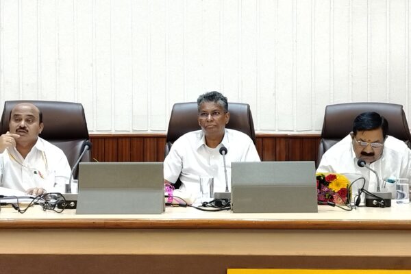 ನೀರಾವರಿ ಯೋಜನೆಗಳನ್ನು ಸಕಾಲದಲ್ಲಿ ಪೂರ್ಣಗೊಳಿಸಿ