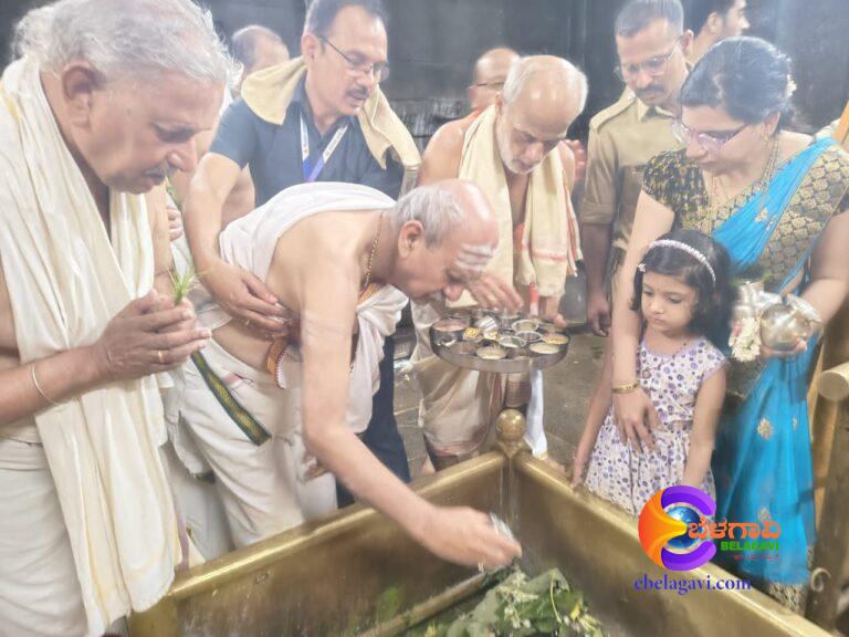 ಆತ್ಮಲಿಂಗ‌ ದರ್ಶನ ಮಾಡಿದ ಕೋರೆ