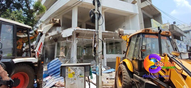 ಬೆಳಗಾವಿಯಲ್ಲಿ ಜೆಸಿಬಿ ಗರ್ಜನೆ; ಅಕ್ರಮ ಕಟ್ಟಡದ ಮೇಲೆ ಪಾಲಿಕೆ ಕ್ರಮ