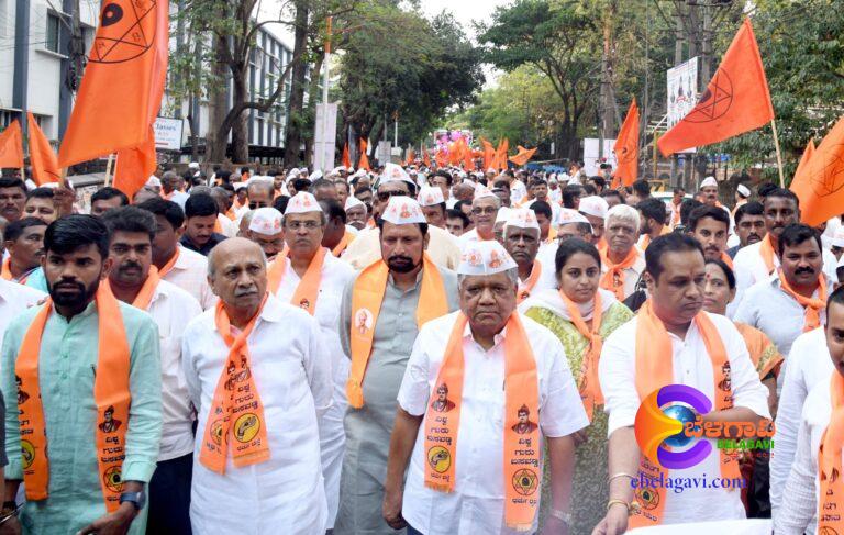 ಕೇಸರಿ ಅಲೆಗಳಲ್ಲಿ ತೇಲಿದ ಕುಂದಾನಗರಿ